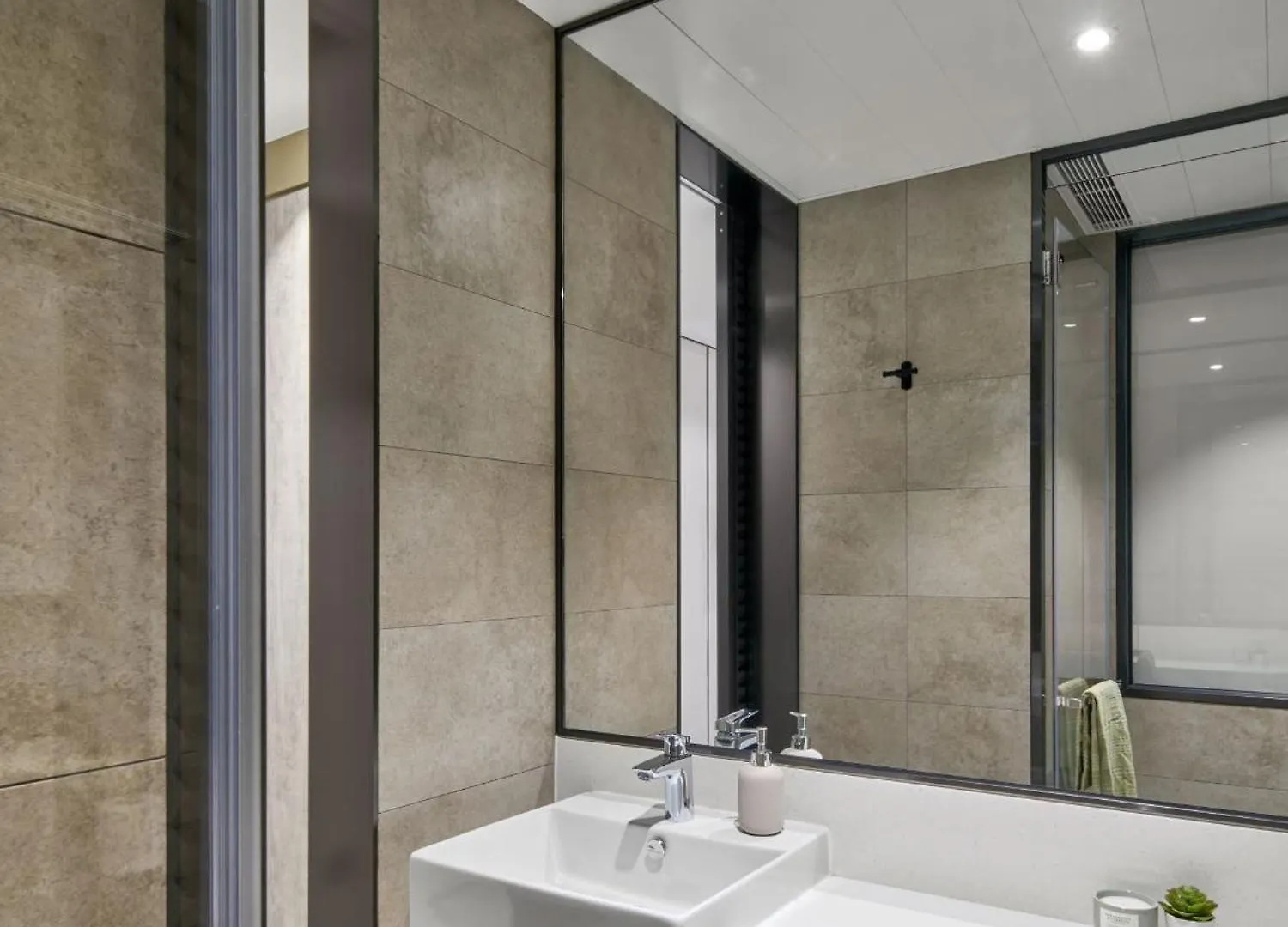 Weave Studios - Kai Tak Hong Kong Aparthotel